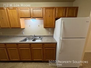 712 Lon Moore St in Charleston, MO - Building Photo - Building Photo