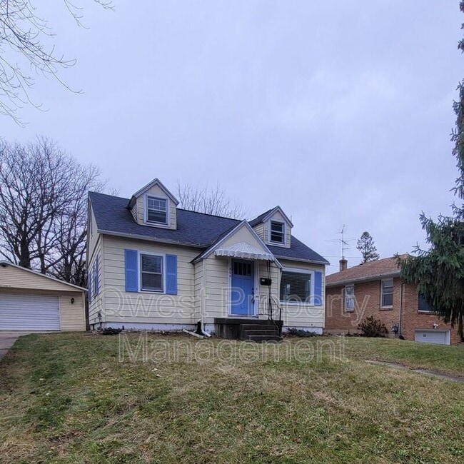 property at 864 Emerald Ave NE