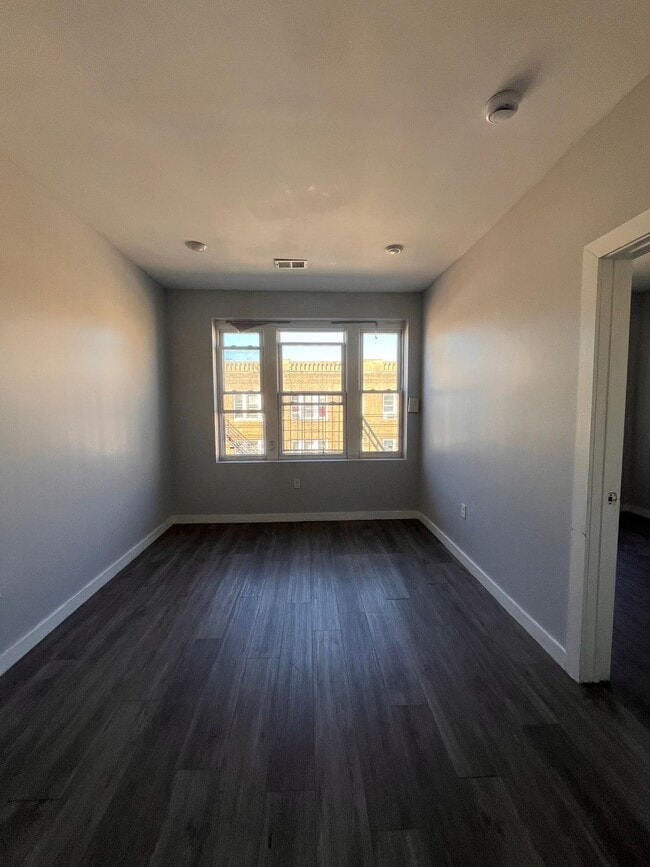 73 Martin Luther King Jr Dr, Unit 2 in Jersey City, NJ - Foto de edificio - Building Photo