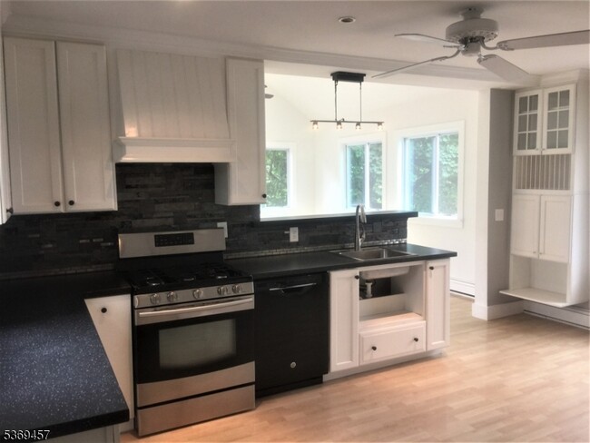 21 Forest St in Montclair, NJ - Building Photo - Building Photo