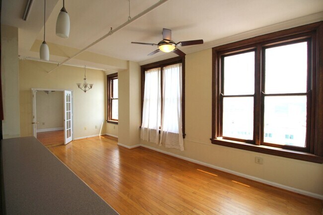 32 Peachtree St, Unit #1307 in Atlanta, GA - Building Photo - Building Photo
