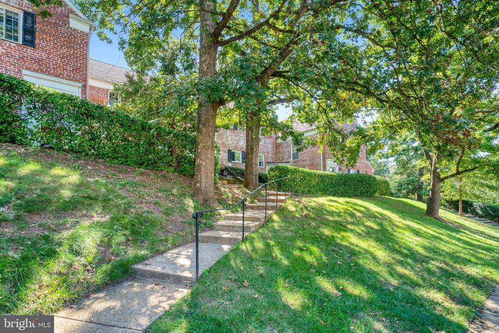 3239 Gunston Rd in Alexandria, VA - Building Photo