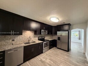 2740 SW 32nd Ave in Miami, FL - Building Photo - Building Photo