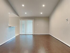 8127 Twin Hills Dr in Houston, TX - Building Photo - Building Photo