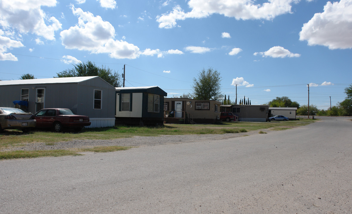 11423 Alameda Ave in El Paso, TX - Building Photo