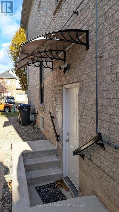 2304 Bankside Dr in Mississauga, ON - Building Photo