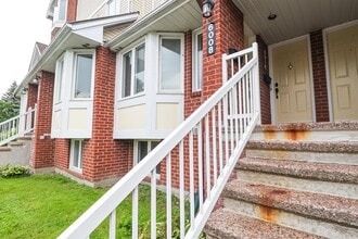 6008 Red Willow Dr in Ottawa, ON - Building Photo - Building Photo