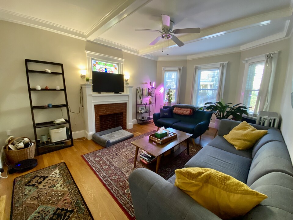 51 Patten St, Unit 1 in Boston, MA - Foto de edificio