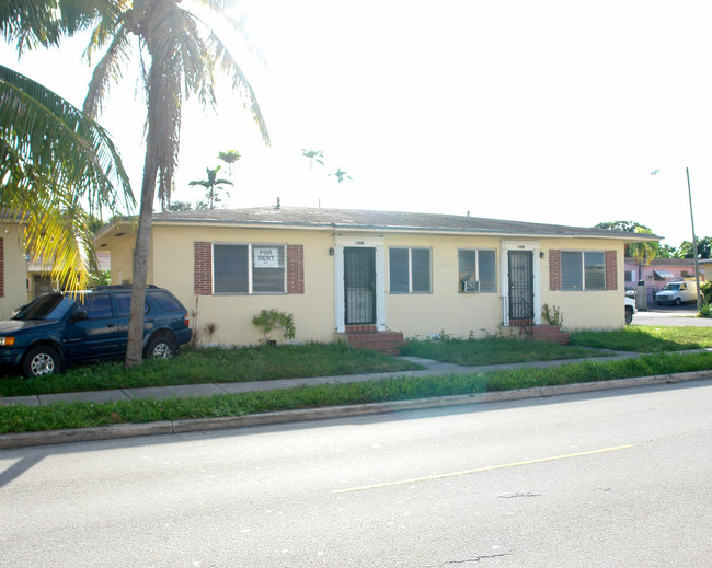 7501-7507 NE 4th Ave in Miami, FL - Foto de edificio - Building Photo