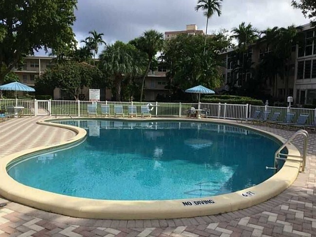 1481 S Ocean Blvd in Pompano Beach, FL - Building Photo - Building Photo