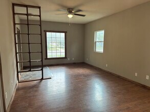 130 W 9th St in Newton, KS - Building Photo - Building Photo