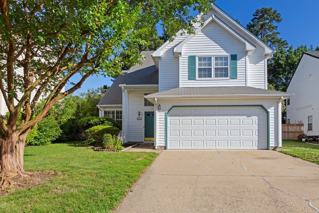 1470 Berkshire Dr in Newport News, VA - Building Photo