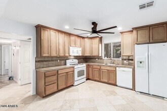 7544 E Kimsey Ln in Scottsdale, AZ - Building Photo - Building Photo