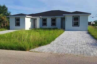 10452 Pendleton Ave in Englewood, FL - Building Photo
