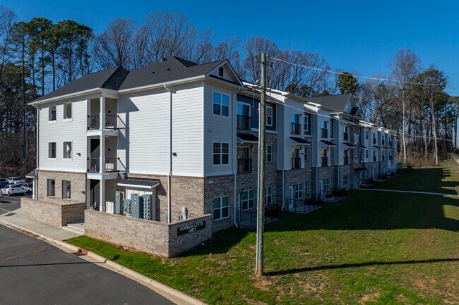 Norman Lofts in Huntersville, NC - Foto de edificio - Building Photo