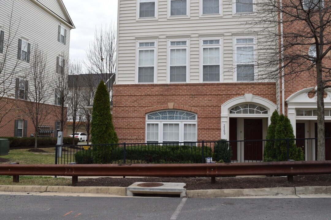 2500 Eastbourne Dr in Woodbridge, VA - Building Photo