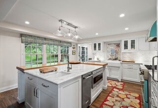 695 Cedar Point Dr in Williams Bay, WI - Building Photo - Building Photo