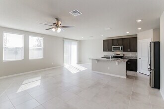 39049 Harlow Rose Dr in Zephyrhills, FL - Building Photo - Building Photo