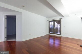 219-29 S 18th St in Philadelphia, PA - Building Photo - Building Photo