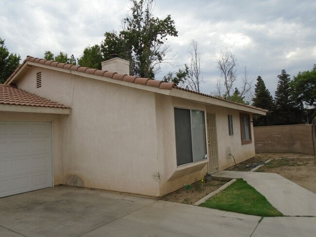 2720 Gosford Rd in Bakersfield, CA - Building Photo - Building Photo