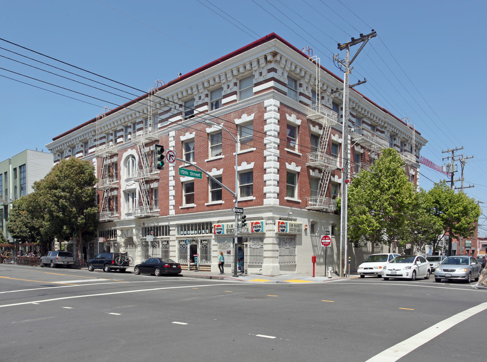 399 Valencia St in San Francisco, CA - Building Photo