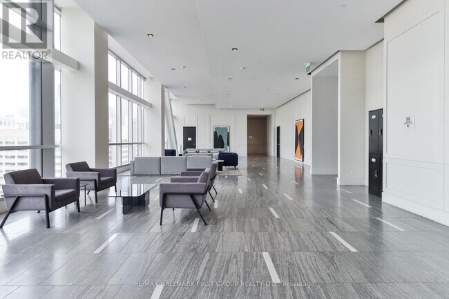 488 University Ave in Toronto, ON - Building Photo - Building Photo