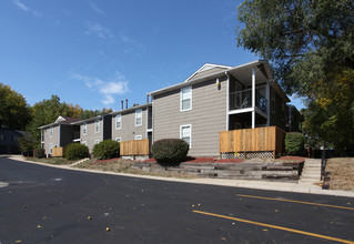 Apple Creek Apartments in Kansas City, MO - Foto de edificio - Building Photo