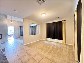 6164 Bridgeport Hills Ave in Las Vegas, NV - Foto de edificio - Building Photo