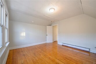 49 Johnson St, Unit 3 in Waterbury, CT - Building Photo - Building Photo