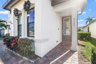 8197 Hanoverian Dr in Greenacres, FL - Building Photo - Building Photo