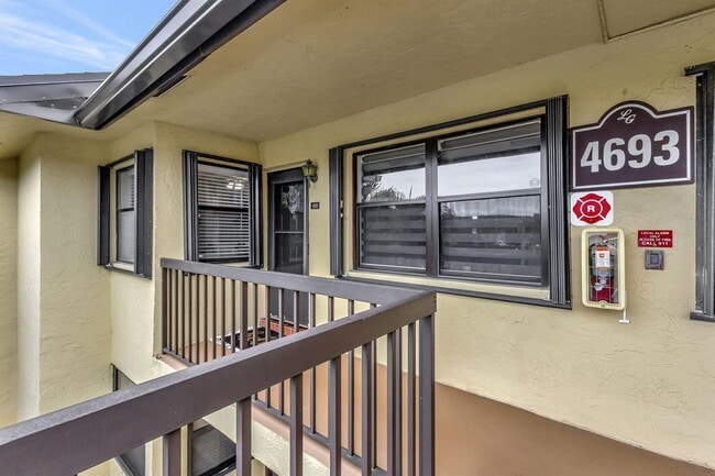 4693 Lucerne Lakes Blvd E, Unit 203 in Greenacres, FL - Building Photo - Building Photo