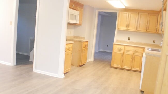 2412 Jerry Jones Drive in Valdosta, GA - Foto de edificio - Building Photo