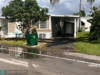 8525 SW 18th St in Davie, FL - Foto de edificio - Building Photo