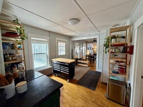 137 Main St, Unit 1 in Conway, NH - Foto de edificio - Building Photo