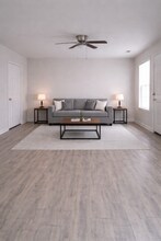 200 Greenbriar Rd, Unit L in Greensboro, NC - Building Photo - Building Photo