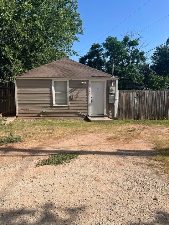 257 1/2 College Dr in Abilene, TX - Building Photo