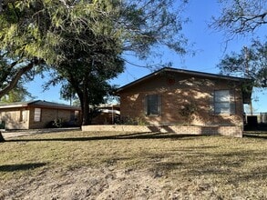 2301 N Parkwood Dr in Harlingen, TX - Building Photo - Building Photo