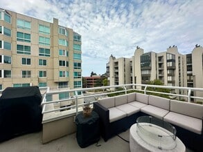 220 Lombard St in San Francisco, CA - Building Photo - Building Photo