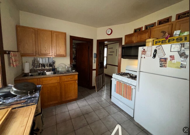 3352 S Lituanica Ave in Chicago, IL - Building Photo - Building Photo