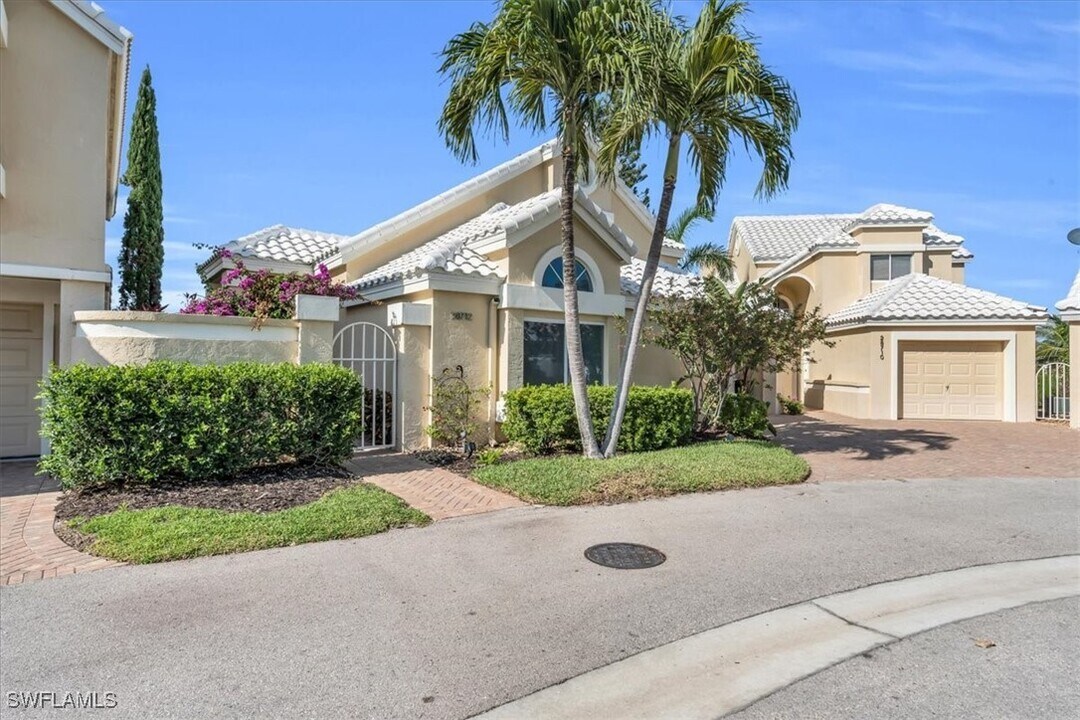 28712 Carmel Way in Bonita Springs, FL - Foto de edificio
