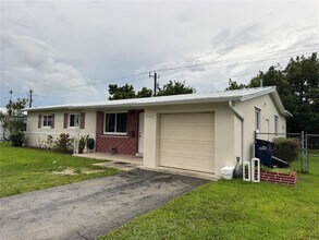 8942 SW 16th St in Miami, FL - Building Photo - Building Photo