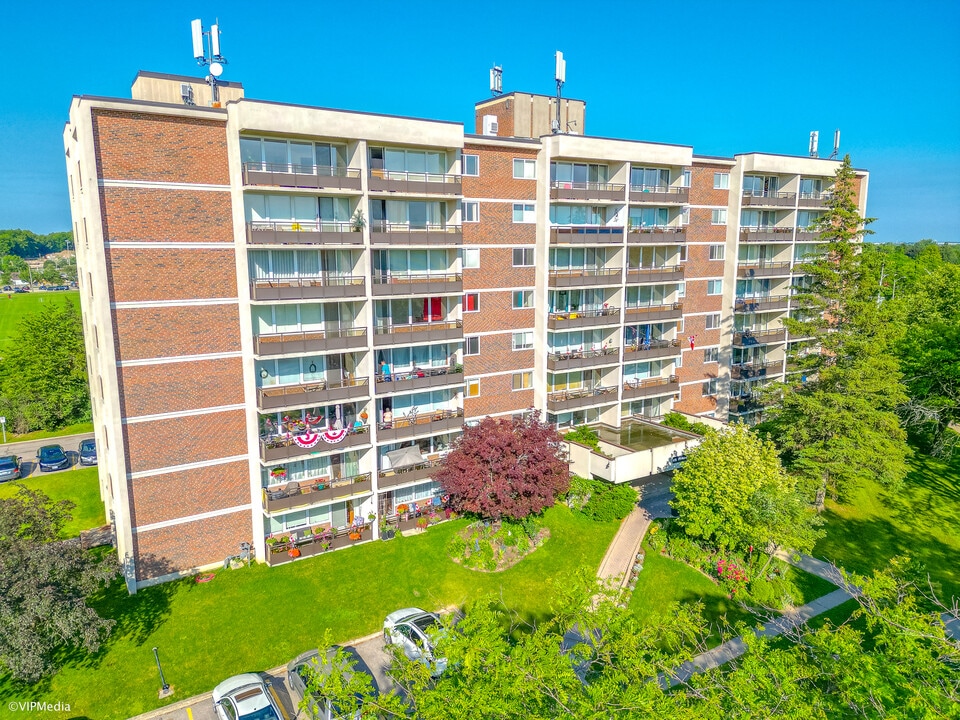 40 Mcgee Ave in Kitchener, ON - Building Photo