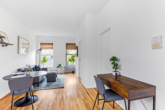 321 E 116th St in New York, NY - Building Photo - Building Photo