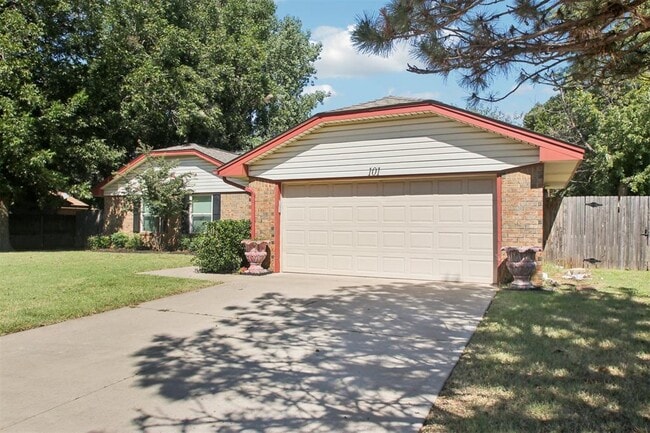 101 W Vail Dr in Yukon, OK - Building Photo - Building Photo