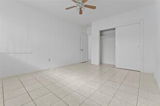 1165 Marseille Dr in Miami Beach, FL - Building Photo - Building Photo