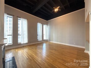 127 N Tryon St in Charlotte, NC - Building Photo - Building Photo