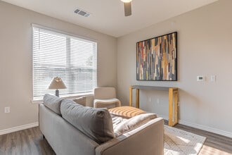 The Terrace at Highland Hills in Dallas, TX - Foto de edificio - Interior Photo