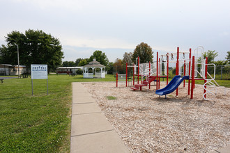 Lakewood Estates in Davenport, IA - Building Photo - Building Photo