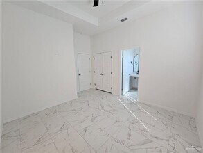 8 N Revolution St in Edinburg, TX - Building Photo - Building Photo