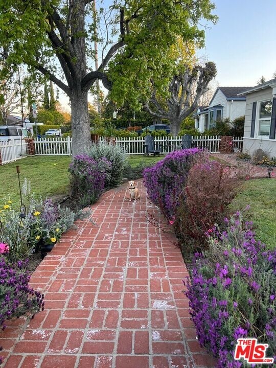 5416 Morella Ave in Los Angeles, CA - Building Photo - Building Photo